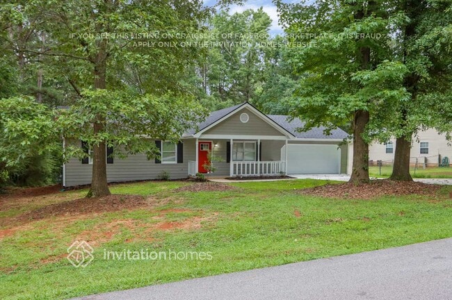 300 E Country Woods Dr in Covington, GA - Foto de edificio - Building Photo