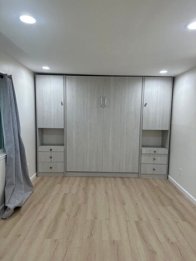 18 Glenwood Dr, Unit Glenwood Studio