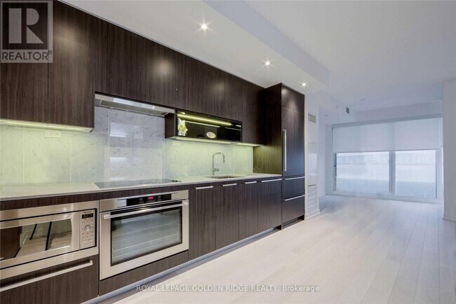 117-1117 McMahon Dr in Toronto, ON - Building Photo - Building Photo
