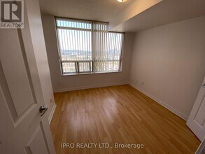 3888-3888 Duke of York Blvd in Mississauga, ON - Building Photo - Building Photo