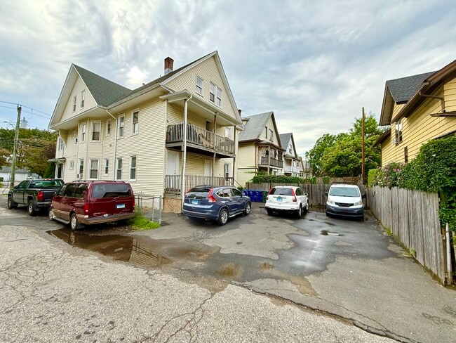 896 Howard Ave in Bridgeport, CT - Building Photo - Building Photo