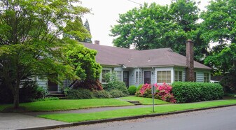 636 NE 30th Ave, Unit Apt B in Portland, OR - Building Photo