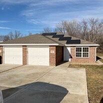 903 W Gay St in Warrensburg, MO - Building Photo