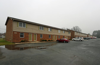 Pinewood Trace in Monroe, NC - Foto de edificio - Building Photo