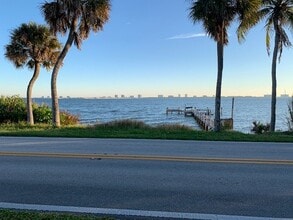 13805 S Indian River Dr in Jensen Beach, FL - Building Photo - Building Photo