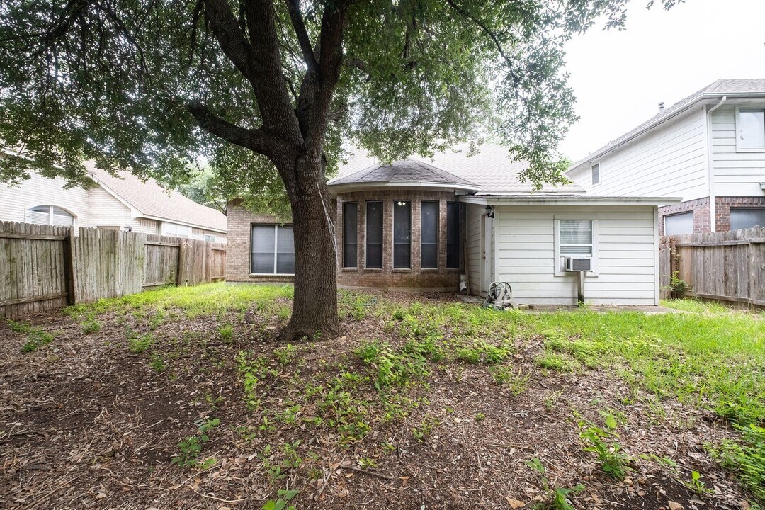 13556 Anarosa Loop in Austin, TX - Building Photo