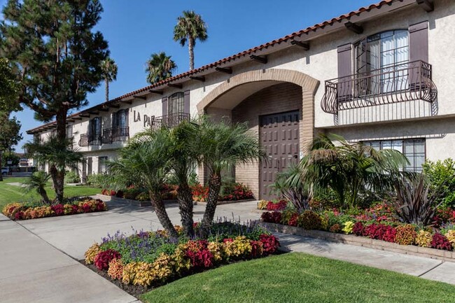 La Paz Apartments in Fountain Valley, CA - Building Photo - Building Photo