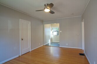 334 NW 22nd Ave in Portland, OR - Foto de edificio - Building Photo