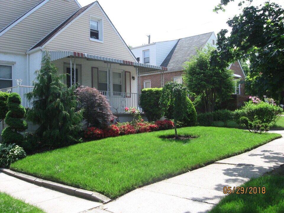 56-47 203rd St, Unit 1 in Queens, NY - Building Photo