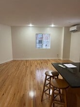 45 Stewart Ave, Unit Apartment A in Huntington, NY - Foto de edificio - Building Photo