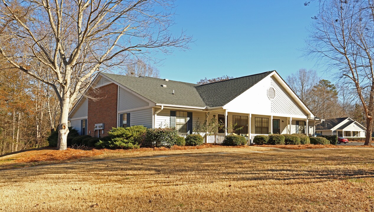Laurelwood Apartments I & II in Winnsboro, SC - Foto de edificio