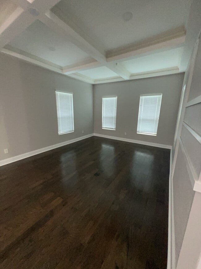property at 401 Walton St