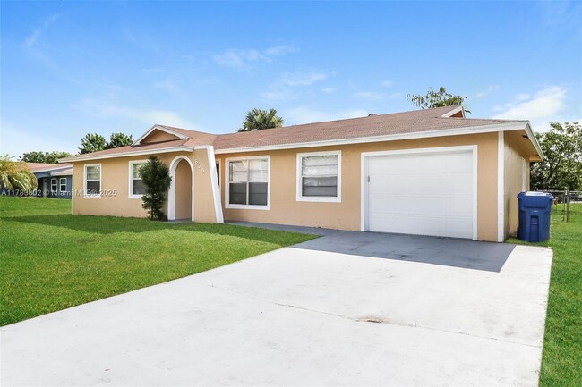 830 Royal Palm Beach Blvd in Royal Palm Beach, FL - Foto de edificio - Building Photo