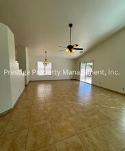 8120 E Slate Ridge Dr in Tucson, AZ - Foto de edificio - Building Photo