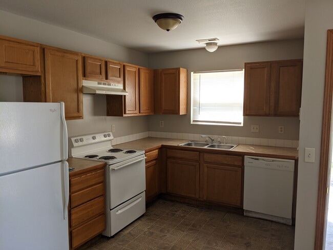 1302 S. Sedgwick St. in Wichita, KS - Building Photo - Building Photo