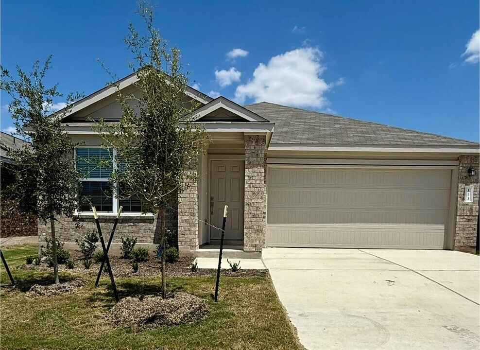 113 Imola St in Hutto, TX - Building Photo