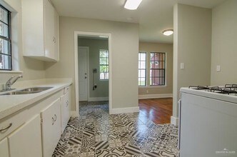 21 N 16th St in McAllen, TX - Building Photo - Building Photo