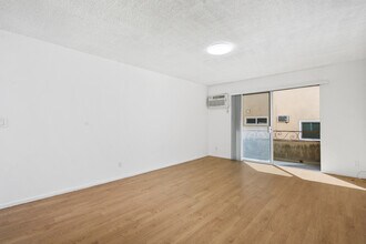 11661 Goshen Ave in Los Angeles, CA - Foto de edificio - Building Photo