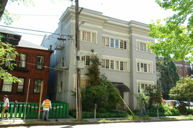 2435 College Ave in Berkeley, CA - Building Photo - Building Photo