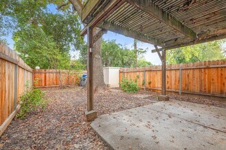 1574 Drake Dr in Davis, CA - Foto de edificio - Building Photo