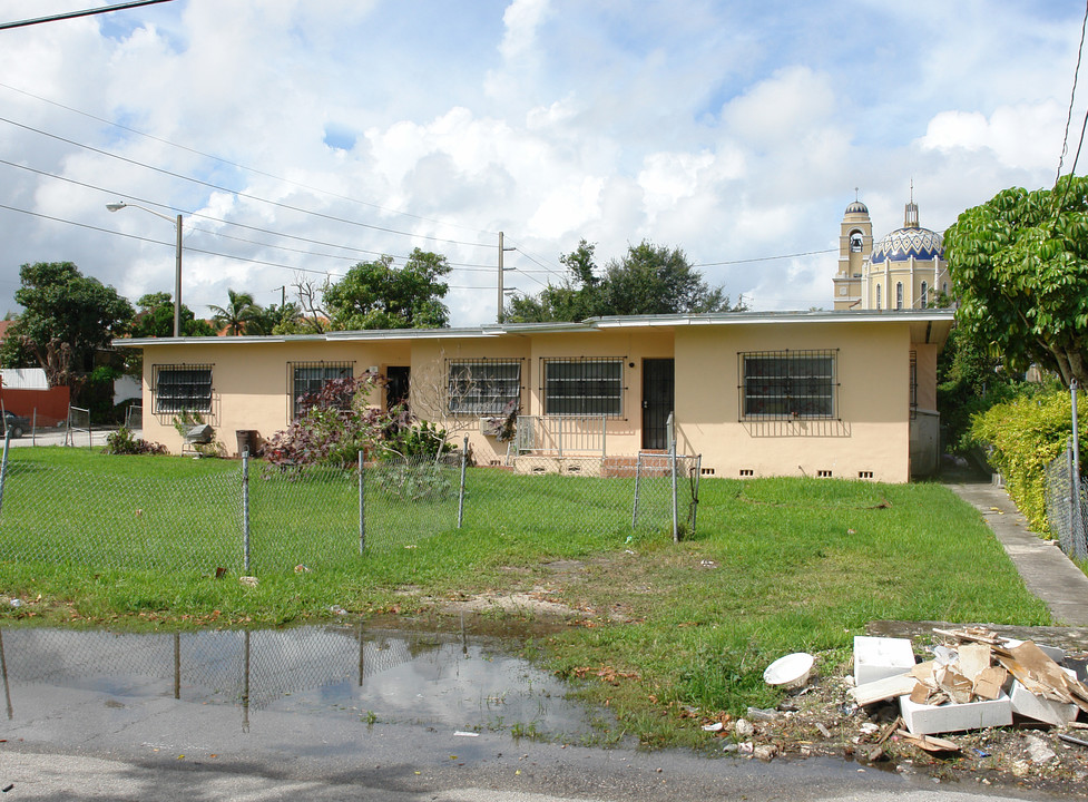 115 NW 75th St in Miami, FL - Foto de edificio