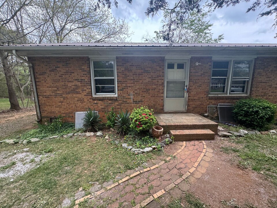 110 Leslie Dr in Shelby, NC - Foto de edificio