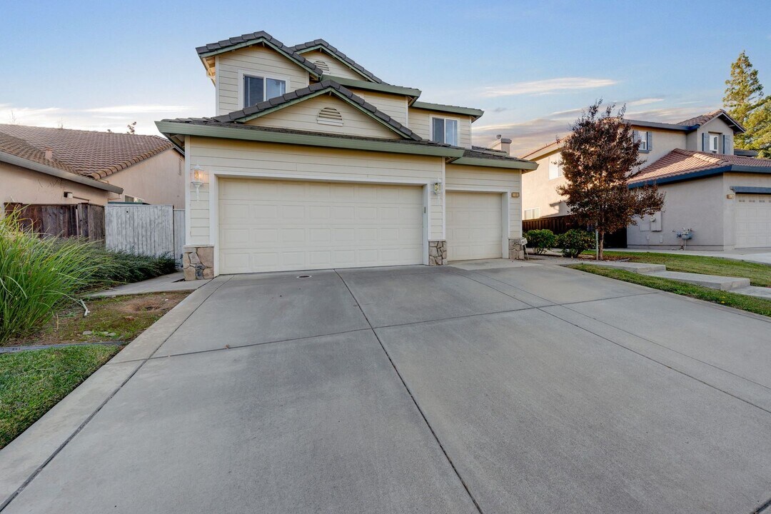 9538 Fox Wind Ct in Elk Grove, CA - Building Photo