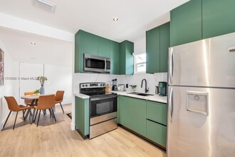 105 SW 4th Ave in Hallandale Beach, FL - Building Photo - Building Photo