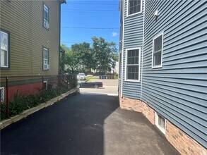 90 Grove St in Providence, RI - Building Photo - Building Photo