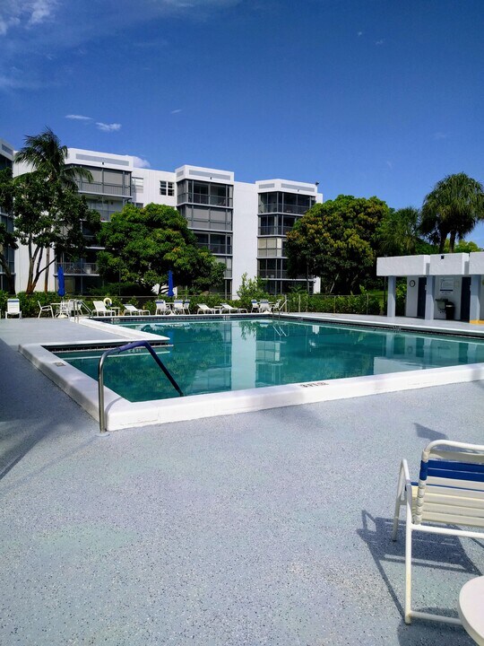 198 NW 67th St, Unit 504 in Boca Raton, FL - Building Photo