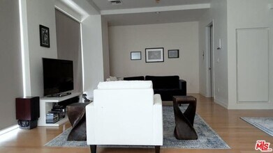 801 S Grand Ave in Los Angeles, CA - Foto de edificio - Building Photo