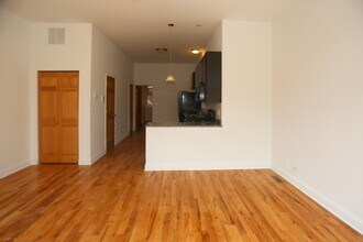 1704 W Sunnyside Ave, Unit M04H in Chicago, IL - Building Photo - Building Photo