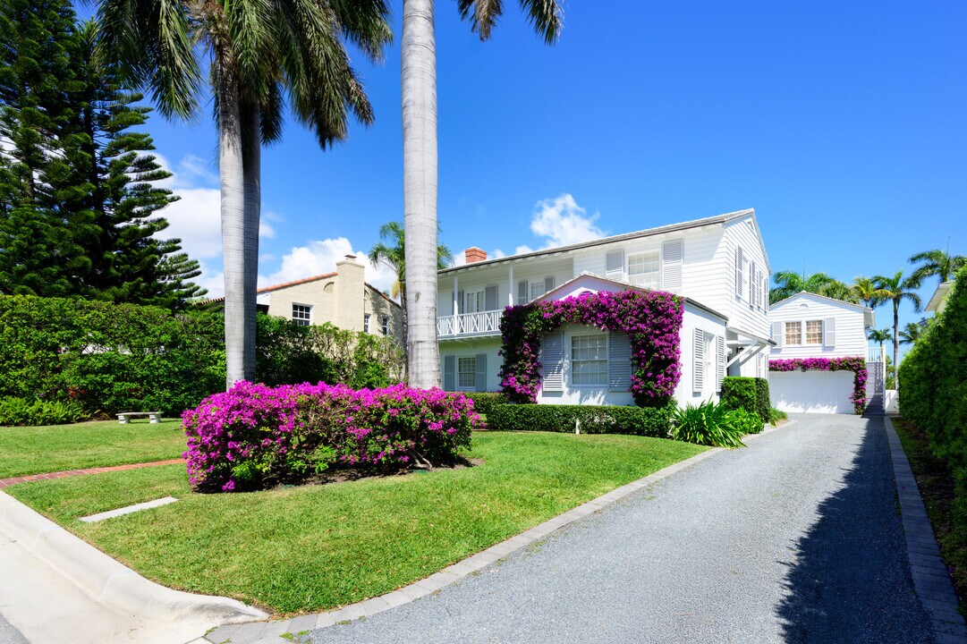 229 Pendleton Ave in Palm Beach, FL - Building Photo