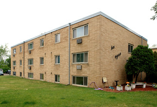 The Vogue Apartments in St. Paul, MN - Building Photo - Building Photo