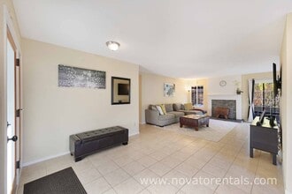 2450 Center Rd in Novato, CA - Building Photo - Building Photo