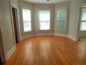 38 Oak Ave in Shelton, CT - Building Photo - Building Photo
