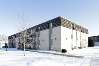 Elk Crossing Apartments in Elk River, MN - Building Photo - Building Photo