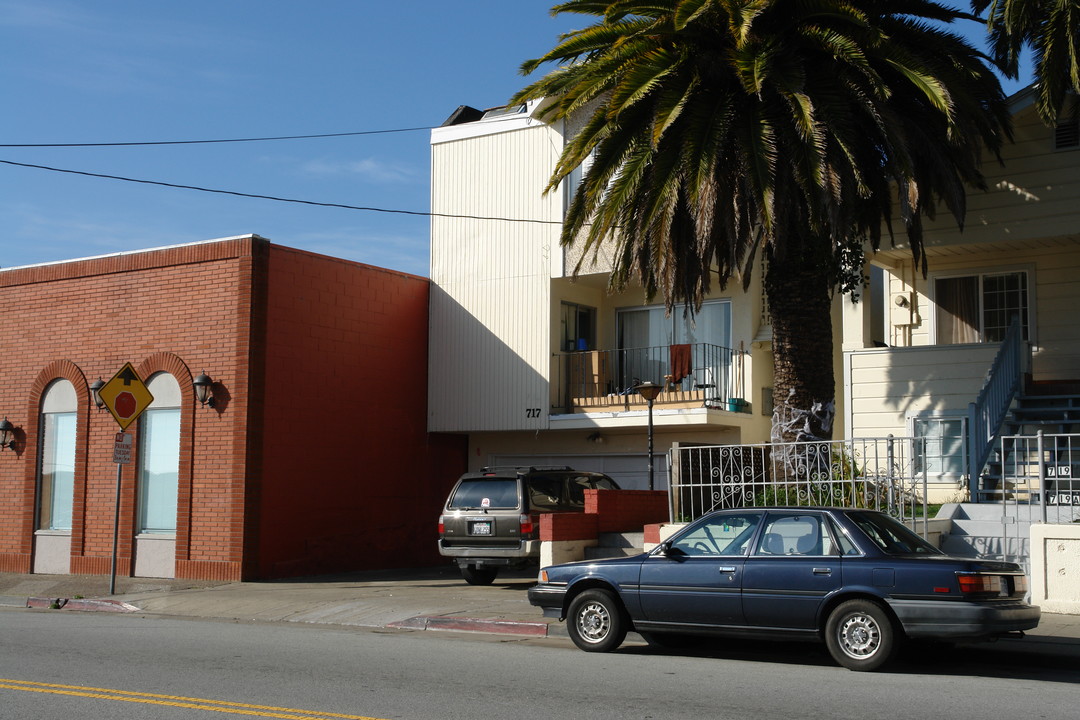 717-719 Linden Ave in South San Francisco, CA - Building Photo