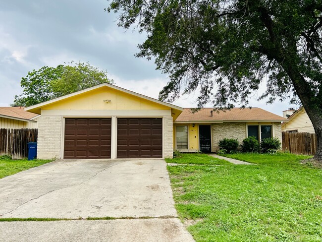 property at 2914 Lakeland Dr
