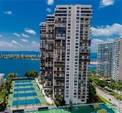 2333 Brickell Ave, Unit 1212 in Miami, FL - Foto de edificio