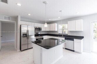 2006 Rosa Ct in Lehigh Acres, FL - Building Photo - Building Photo