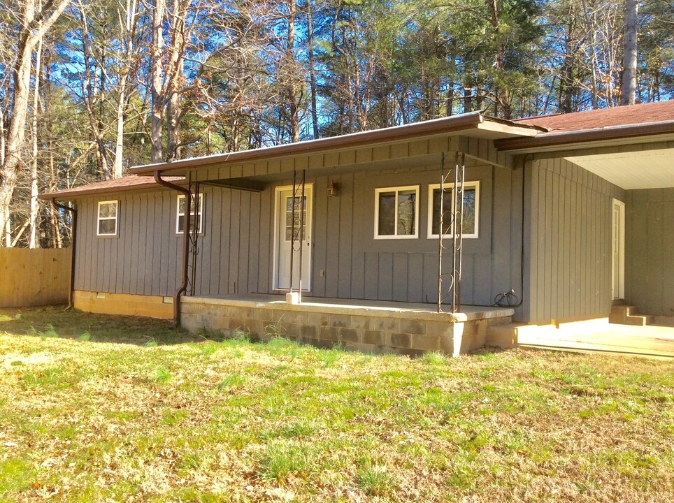 327 Wade Decker Rd in Murphy, NC - Building Photo