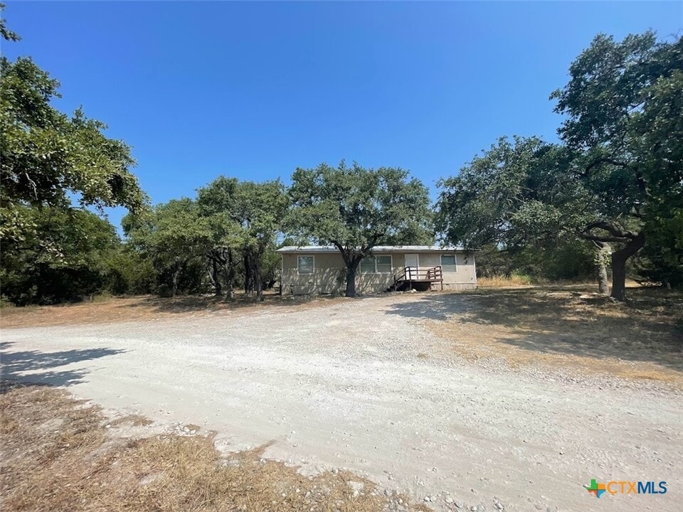621 Buck Trail in Canyon Lake, TX - Building Photo