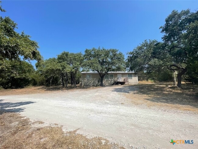621 Buck Trail in Canyon Lake, TX - Building Photo - Building Photo