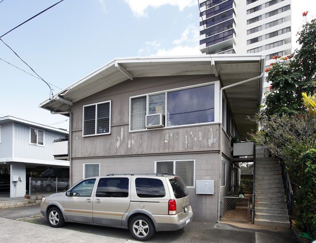 829 Paani St in Honolulu, HI - Building Photo - Building Photo