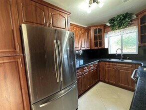 1718 N 27th Ave in Hollywood, FL - Building Photo - Building Photo