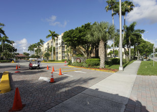 Coral Gate East in Miami, FL - Building Photo - Building Photo