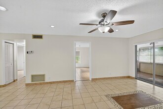 638 Marlboro Oval in Greenacres, FL - Building Photo - Building Photo