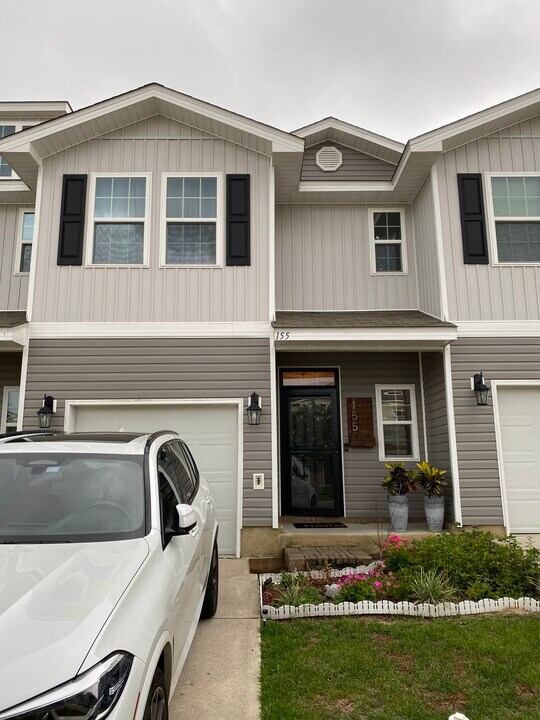 155 Iron Horse Dr E Photo