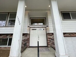 15300 SE Lee Ave in Milwaukie, OR - Building Photo - Building Photo